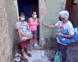 Entrega de doações na Vila Paquetá  na região da Pampulha (BH), no dia 03/03.